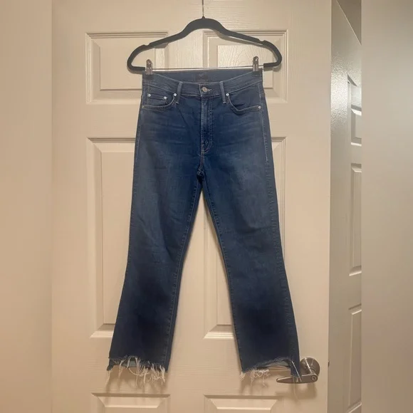 MOTHER The Insider Crop Hem Jeans in Trouble Maker - Picture 6 of 16